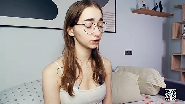 Snapshot of PollyBeev chatting on 22, 10, 2025 PollyBeev online show from 22, 10, 2025