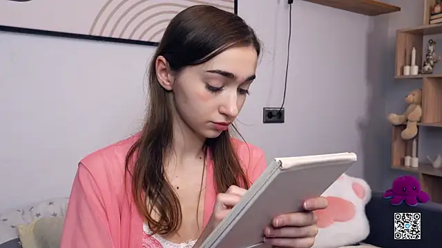 Snapshot of PollyBeev chatting on 6, 11, 2025 PollyBeev online show from 6, 11, 2025