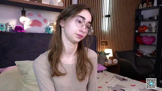 Snapshot of PollyBeev chatting on 18, 11, 2025 PollyBeev online show from 18, 11, 2025