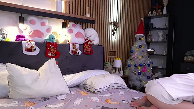 Snapshot of PollyBeev chatting on 28, 11, 2025 PollyBeev online show from 28, 11, 2025