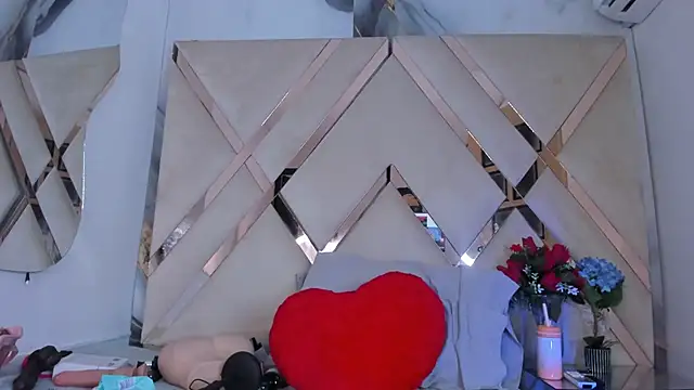 ninaht online show from 25, 9, 2025