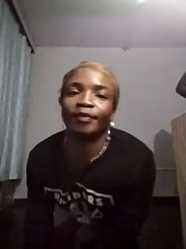 Snapshot of RoyalQueenxx chatting on 11, 2, 2025 RoyalQueenxx online show from 11, 2, 2025