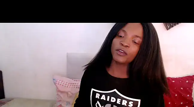 Snapshot of RoyalQueenxx chatting on 17, 2, 2025 RoyalQueenxx online show from 17, 2, 2025