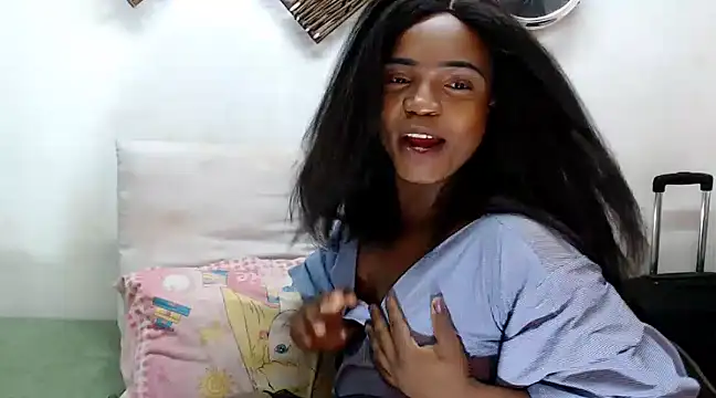 Snapshot of RoyalQueenxx chatting on 19, 2, 2025 RoyalQueenxx online show from 19, 2, 2025