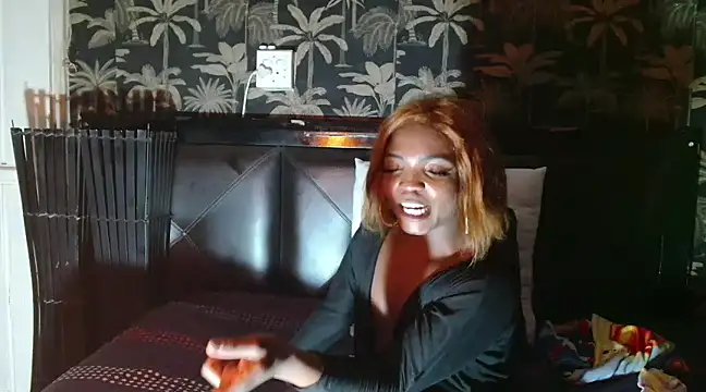 Snapshot of RoyalQueenxx chatting on 5, 3, 2025 RoyalQueenxx online show from 5, 3, 2025