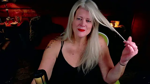Snapshot of AliceHarlot chatting on 28, 11, 2025 AliceHarlot online show from 28, 11, 2025