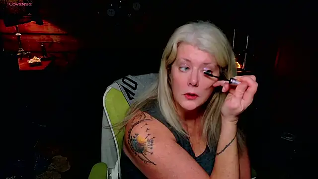 Snapshot of AliceHarlot chatting on 23, 12, 2025 AliceHarlot online show from 23, 12, 2025