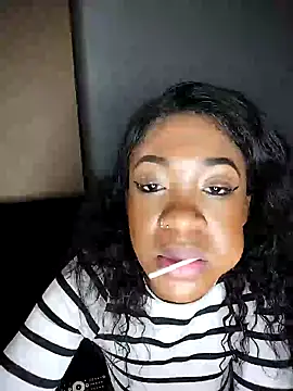 Snapshot of pixie-na chatting on 27, 10, 2025 pixie-na online show from 27, 10, 2025