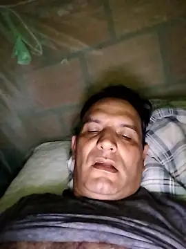 Snapshot of RogueTraveler chatting on 19, 1, 2026 RogueTraveler online show from 19, 1, 2026