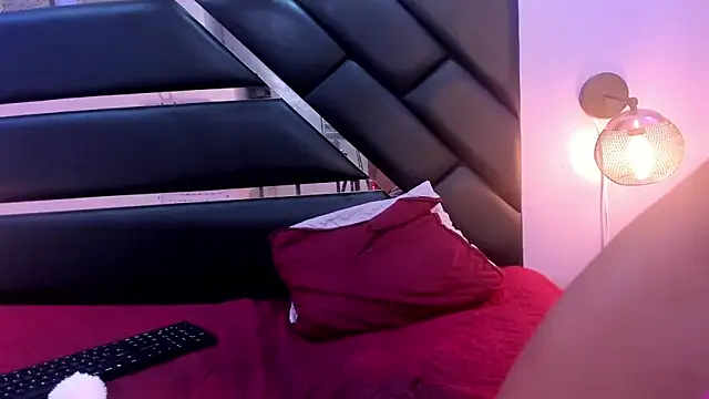 KimberlyVillaLobos online show from 19, 2, 2025