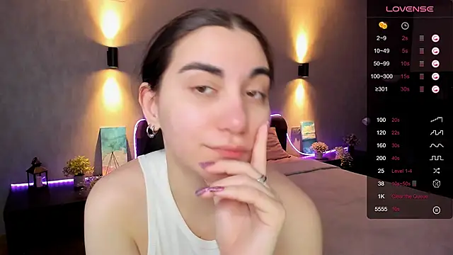 hannacheekss  online show from 1, 2, 2025