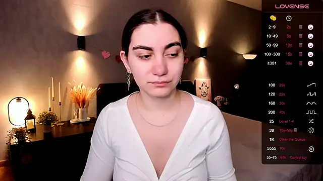 hannacheekss  online show from 4, 11, 2025