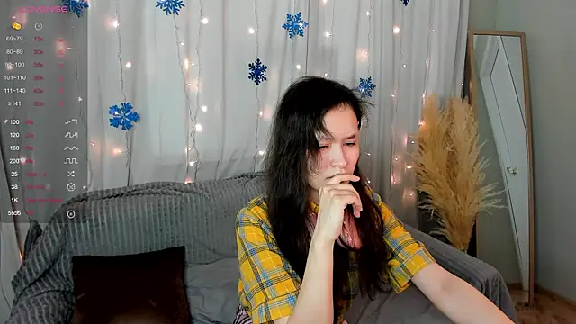 Emily Strikeee online show from 17, 12, 2024