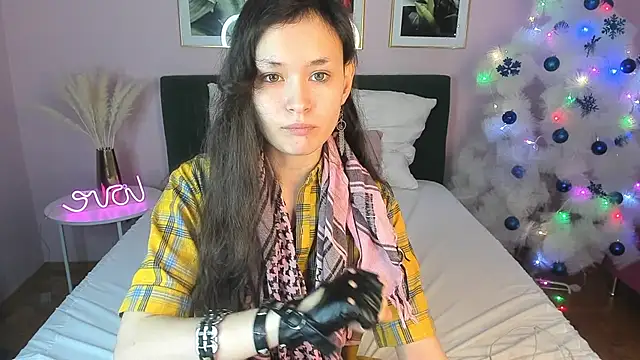 Emily Strikeee online show from 21, 12, 2024