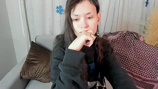 Emily Strikeee online show from 24, 12, 2024