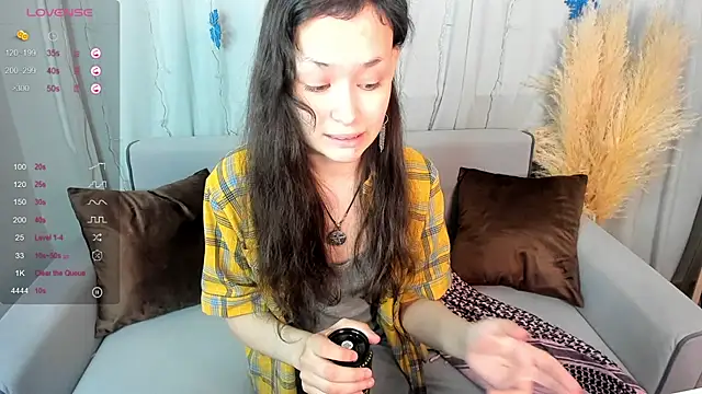 Emily Strikeee online show from 28, 12, 2024