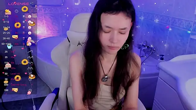 Emily Strikeee online show from 18, 9, 2025