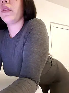 Snapshot of leeya_lee chatting on 5, 2, 2025 leeya lee online show from 5, 2, 2025