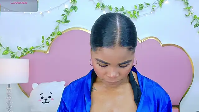 NahiaraReina online show from 15, 11, 2025