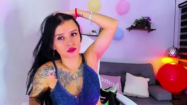 Snapshot of yenny_garcia chatting on 24, 10, 2025 yenny garcia online show from 24, 10, 2025