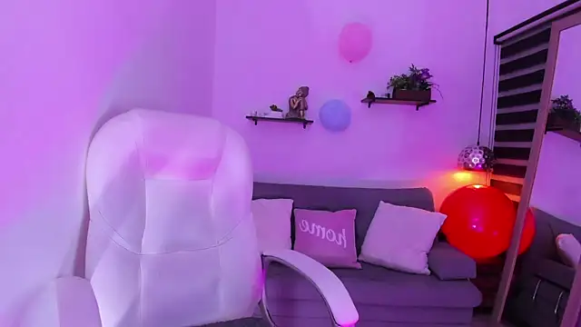 Snapshot of yenny_garcia chatting on 8, 11, 2025 yenny garcia online show from 8, 11, 2025