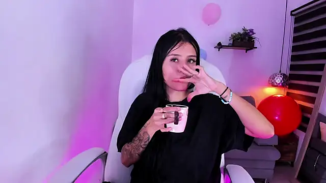 Snapshot of yenny_garcia chatting on 11, 11, 2025 yenny garcia online show from 11, 11, 2025