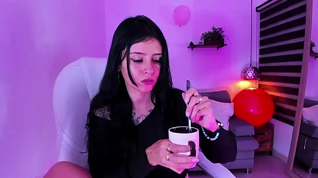 Snapshot of yenny_garcia chatting on 13, 11, 2025 yenny garcia online show from 13, 11, 2025