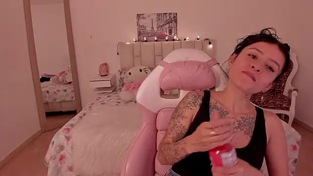 Snapshot of yenny_garcia chatting on 11, 2, 2026 yenny garcia online show from 11, 2, 2026