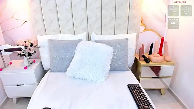 LauraSmith-01 online show from 18, 11, 2025