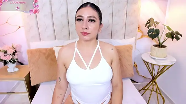 LauraSmith-01 online show from 18, 3, 2026