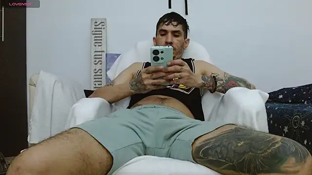 Snapshot of IaDoherty chatting on 28, 11, 2025 IaDoherty online show from 28, 11, 2025