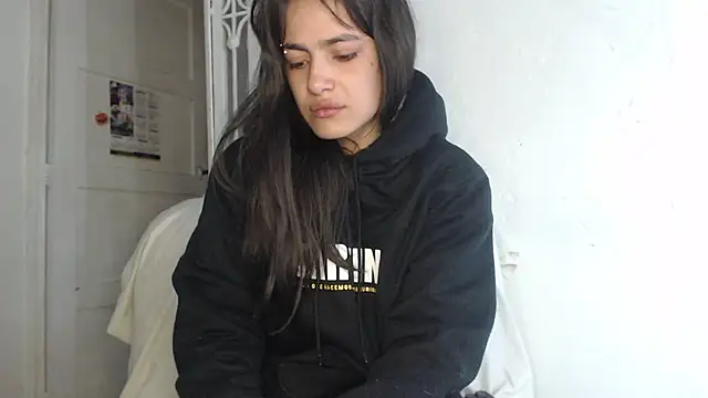 Snapshot of skinny_sweet2411 chatting on 11, 11, 2025 skinny sweet2411 online show from 11, 11, 2025