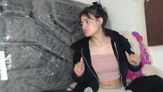 Snapshot of skinny_sweet2411 chatting on 17, 11, 2025 skinny sweet2411 online show from 17, 11, 2025