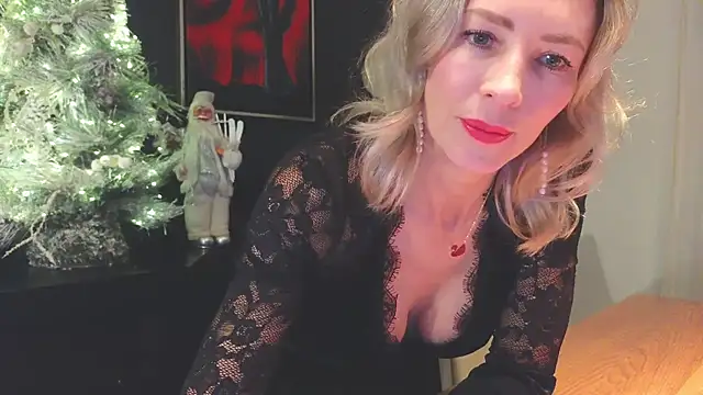 Snapshot of _Maddalena_ chatting on 24, 12, 2024 Maddalena online show from 24, 12, 2024