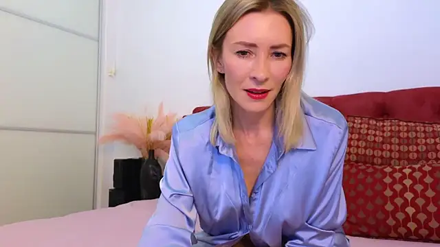 Snapshot of _Maddalena_ chatting on 6, 1, 2025 Maddalena online show from 6, 1, 2025