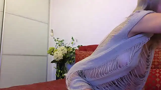 Snapshot of _Maddalena_ chatting on 9, 10, 2025 Maddalena online show from 9, 10, 2025