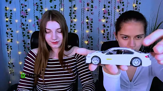 Snapshot of pure_radiance1 chatting on 9, 10, 2025 pure radiance1 online show from 9, 10, 2025