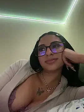 Snapshot of Hilary_pinkk chatting on 7, 3, 2025 Hilary pinkk online show from 7, 3, 2025