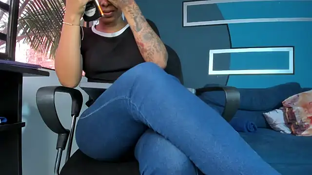 Snapshot of Brunettesexy0 chatting on 1, 3, 2025 Brunettesexy0 online show from 1, 3, 2025