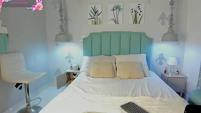 Khenta Michells online show from 11, 2, 2025