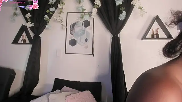 Snapshot of Khenta_Michells chatting on 23, 4, 2026 Khenta Michells online show from 23, 4, 2026