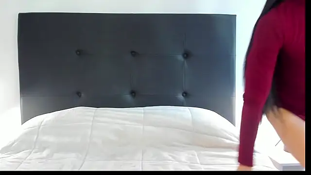 Skyler  blue4 online show from 11, 1, 2025