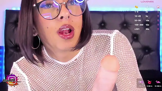 Skyler  blue4 online show from 31, 1, 2025