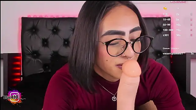 Skyler  blue4 online show from 4, 2, 2025