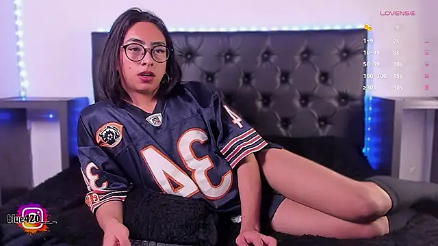 Skyler  blue4 online show from 15, 3, 2025