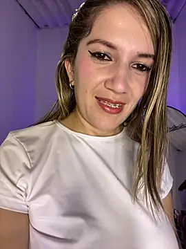 Snapshot of gwen_ashly chatting on 18, 7, 2026 gwen ashly online show from 18, 7, 2026