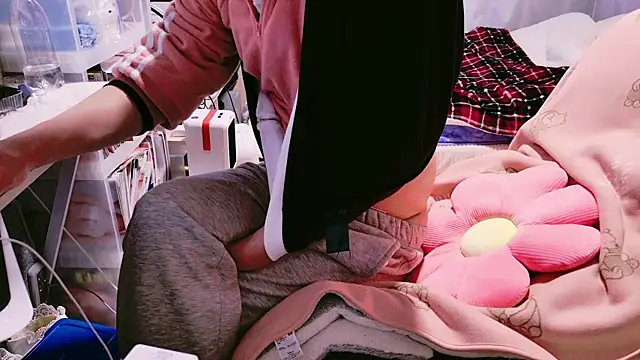 Im IVE LOVE online show from 12, 12, 2024