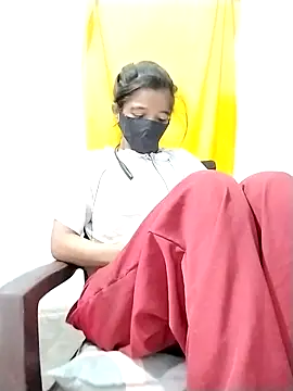 Snapshot of Cute-Ridhima chatting on 9, 11, 2025 Cute-Ridhima online show from 9, 11, 2025