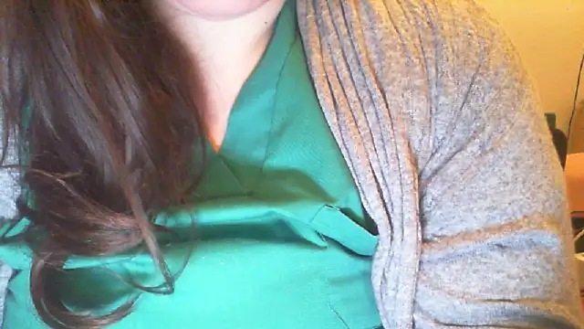 Snapshot of Maebi chatting on 3, 1, 2025 Maebi online show from 3, 1, 2025