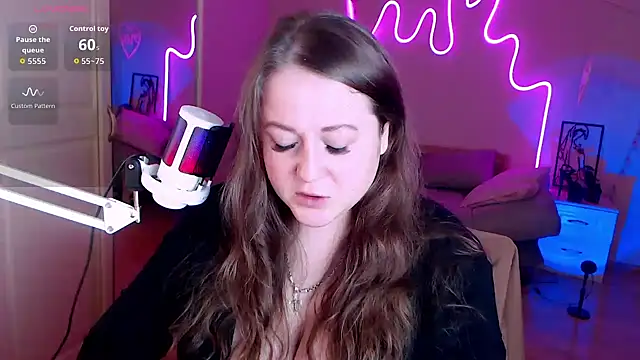 LizzyShine online show from 4, 10, 2025